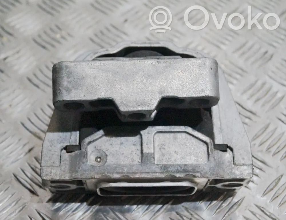 Volkswagen Golf V Dzinēja spilvens 