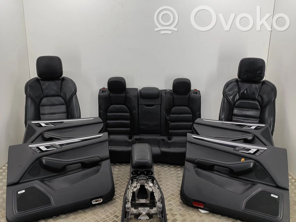Interior set   95B867011,95B867012,7PP959760F,95B863241,95B867211,95B867212,95B885259A