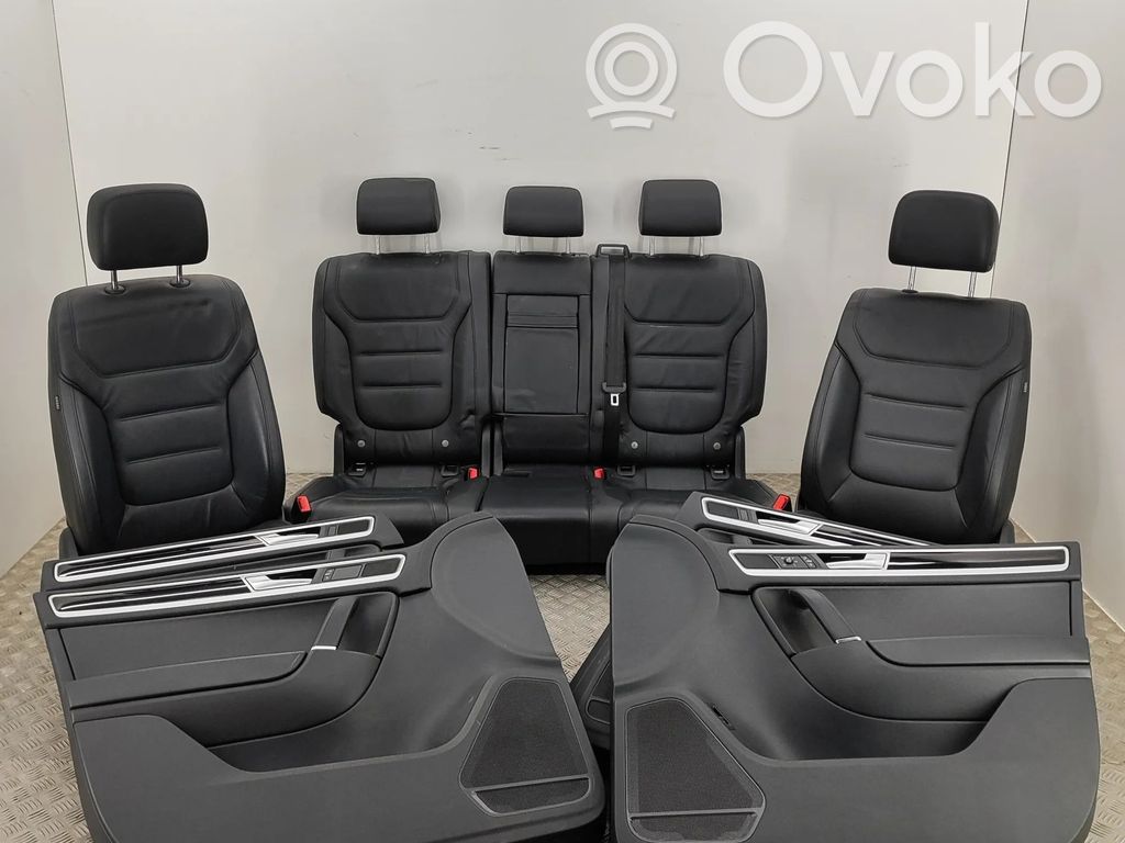 Volkswagen Touareg II Tapicerka / Komplet 