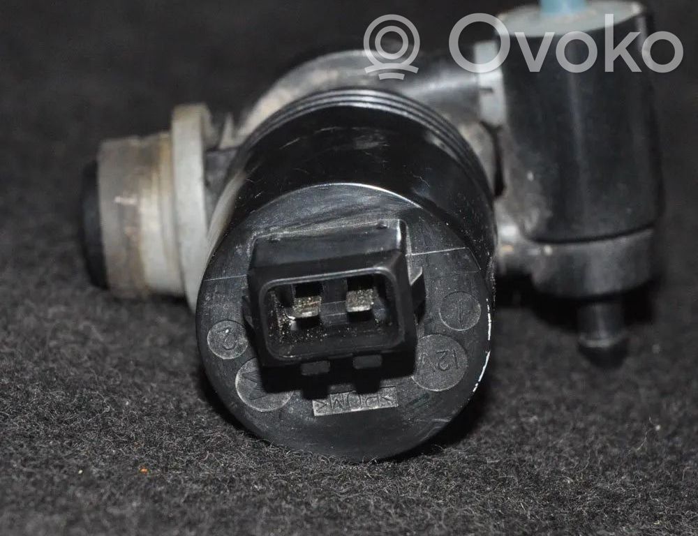 Land Rover Freelander 2 - LR2 Pompa spryskiwacza szyby przedniej / czołowej 