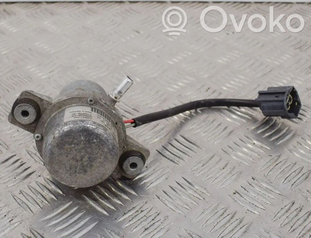 Opel Meriva B Vacuum pump 
