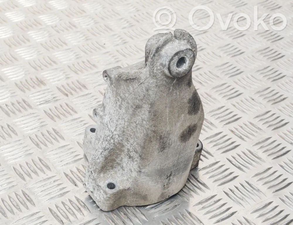 Mercedes-Benz Sprinter W906 Engine mounting bracket