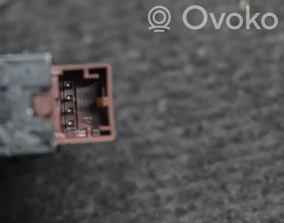 Inne przełączniki i przyciski   8V2962106