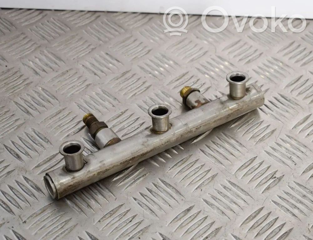 Audi A4 S4 B7 8E 8H Polttoainepääputki 