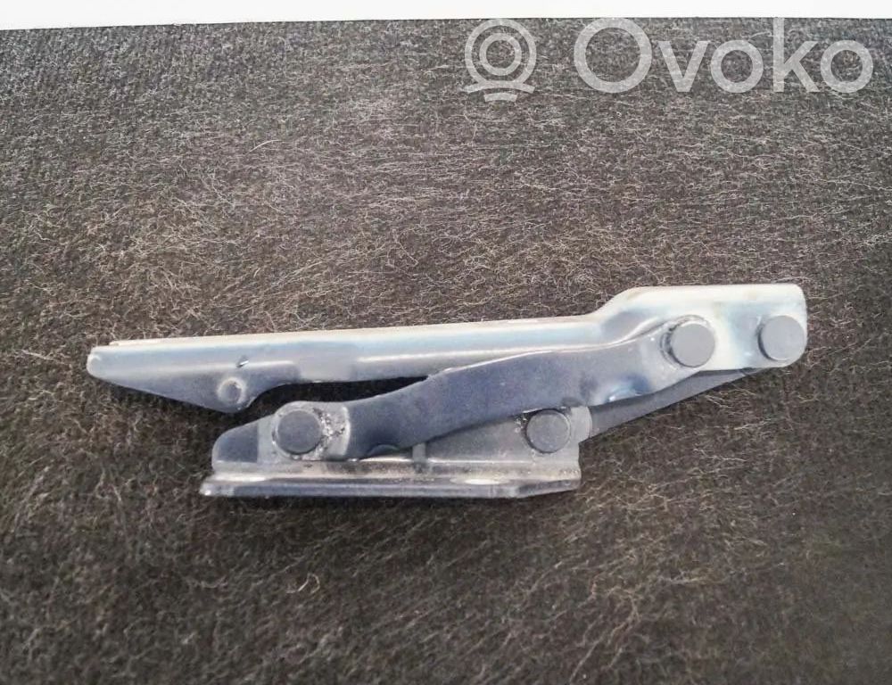 Engine bonnet/hood hinges   7008727