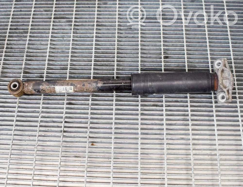 Opel Astra J Takaiskunvaimennin 
