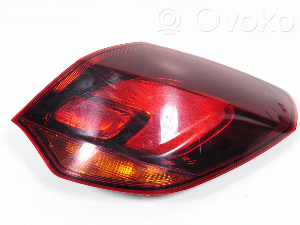 Opel Astra J Feux arrière / postérieurs