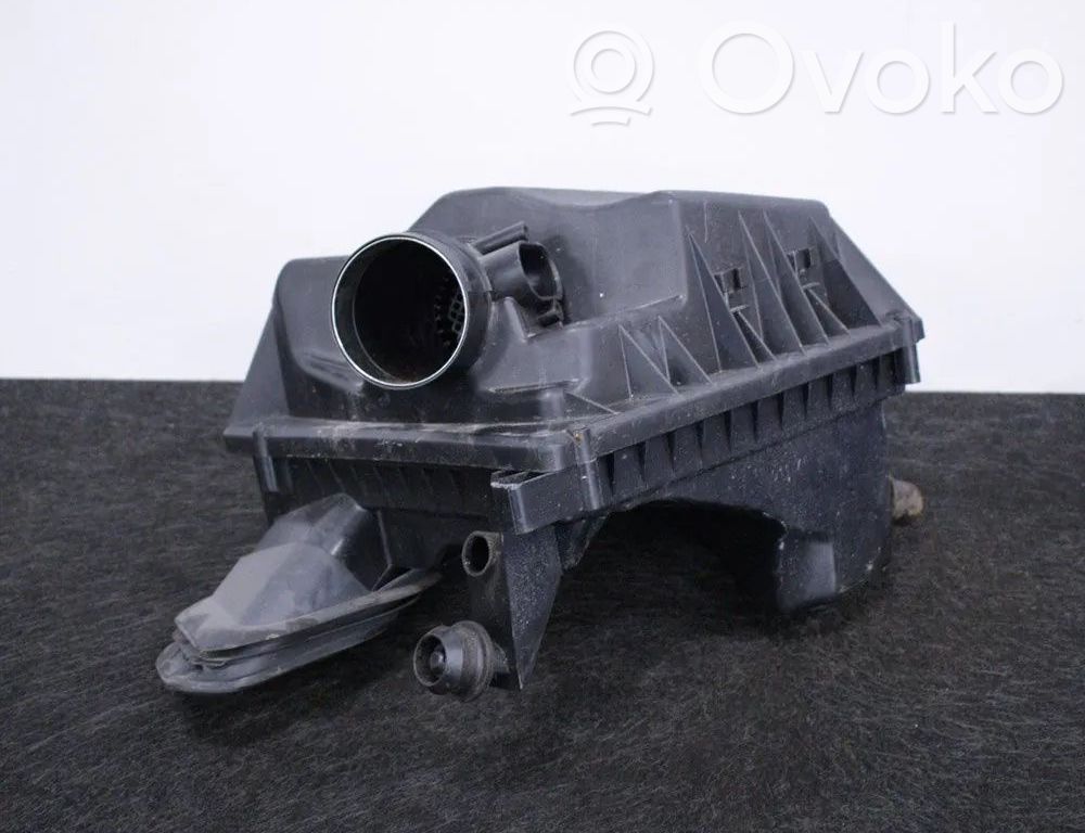 Opel Zafira C Air filter box 