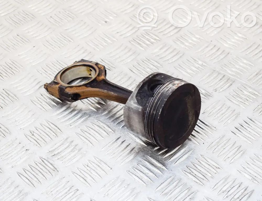Opel Astra H Piston 