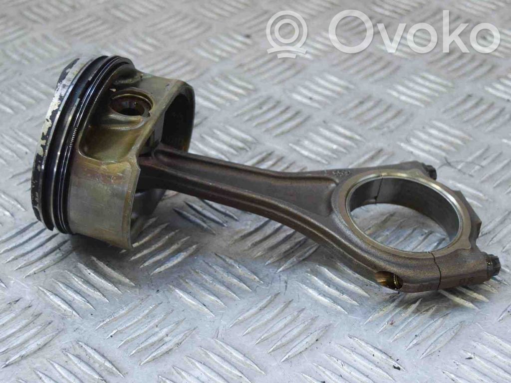 BMW 7 E65 E66 Piston 