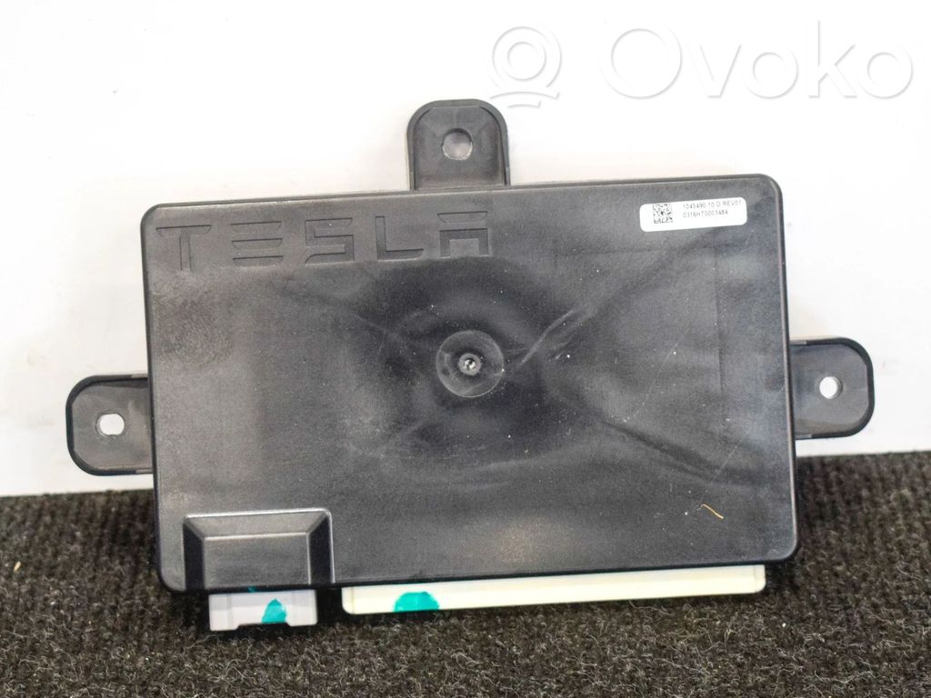 Tesla Model X Durų elektronikos valdymo blokas 