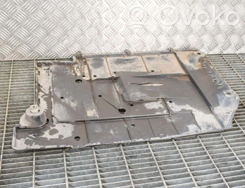 Toyota Auris E180 Placa protectora/protector antisalpicaduras motor 