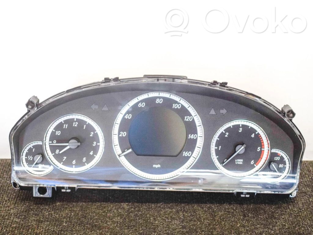 Mercedes-Benz E W212 Licznik / Prędkościomierz 