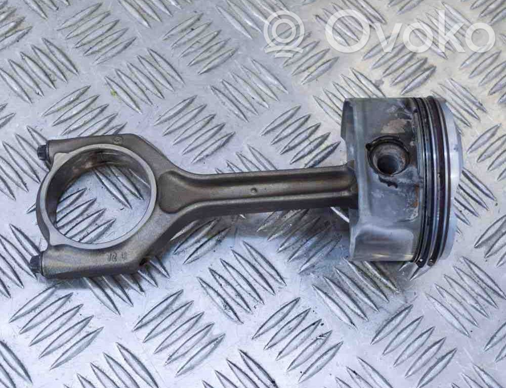 Piston   7799357