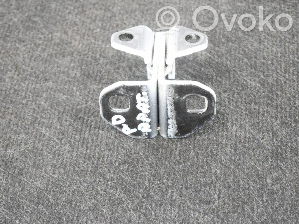 Bisagra superior puerta delantera   1120038