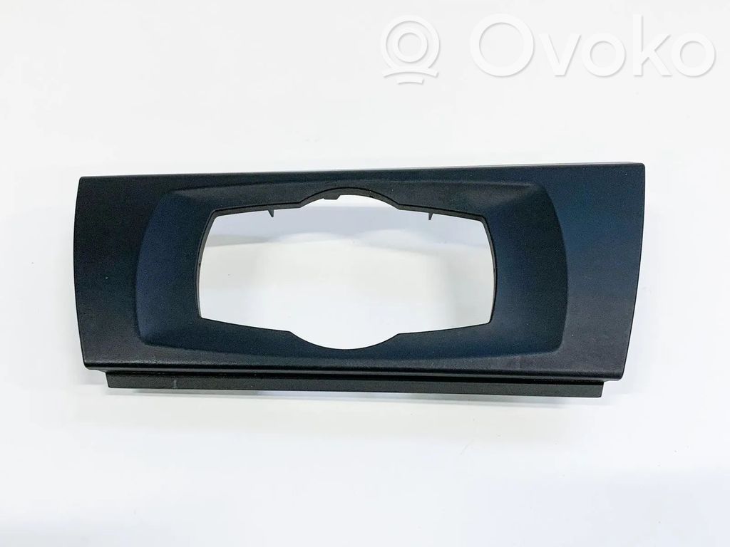 Panel trim   227016053,6938703