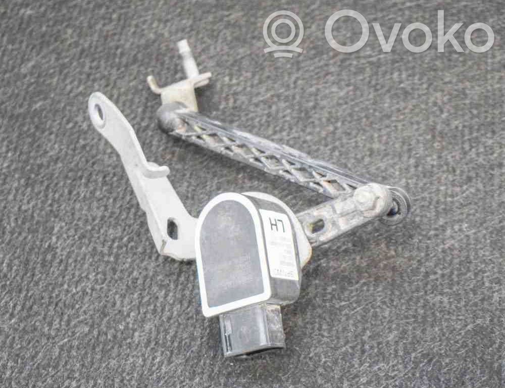 Volvo XC40 Sensor de altura del nivel de la suspensión neumática trasera 