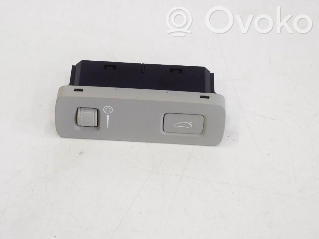 Tailgate/boot open switch button   31481439
