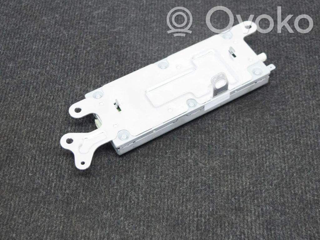 Tesla Model 3 Sonstige Geräte 