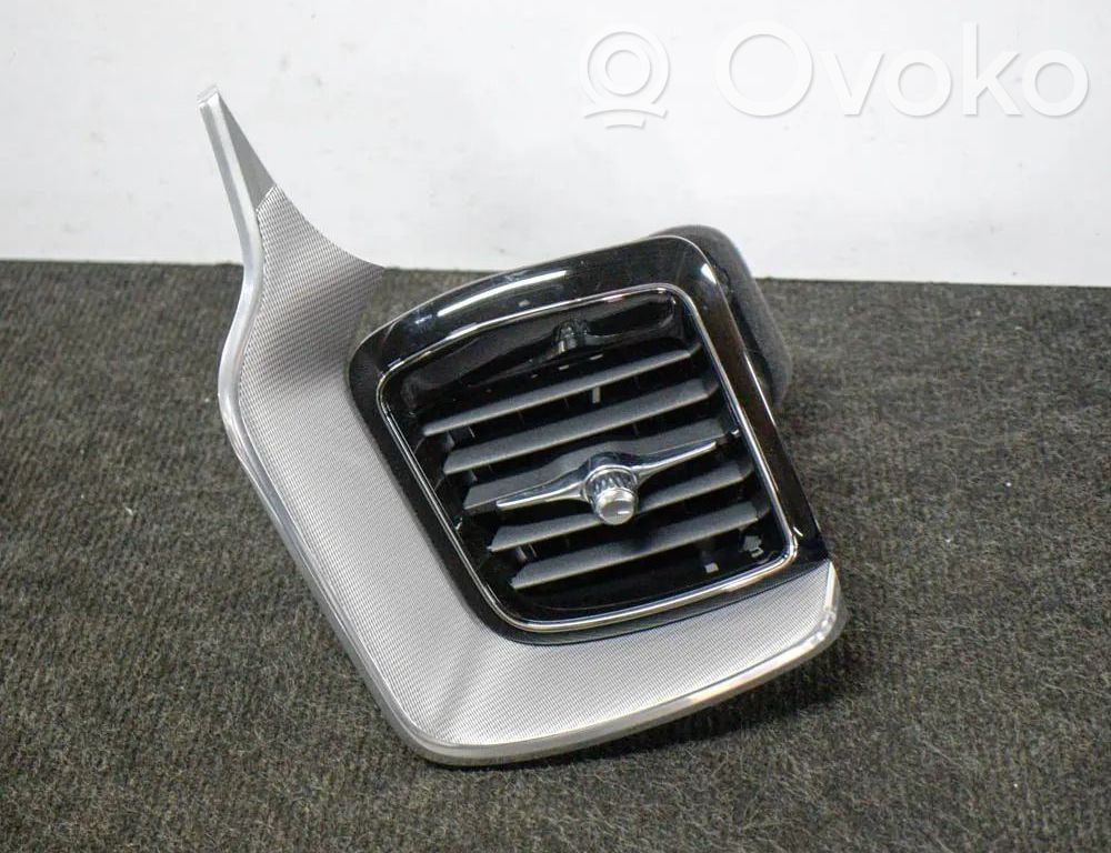 Volvo XC60 Dysze / Kratki nawiewu deski rozdzielczej 