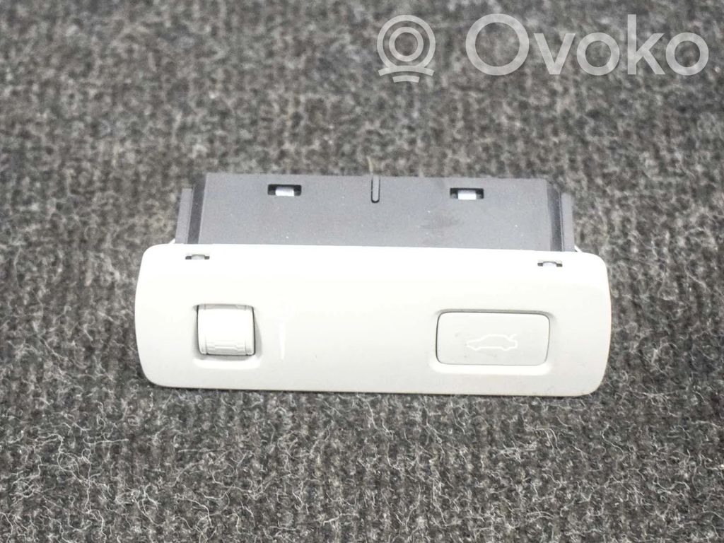 Volvo XC90 Tailgate/boot open switch button 