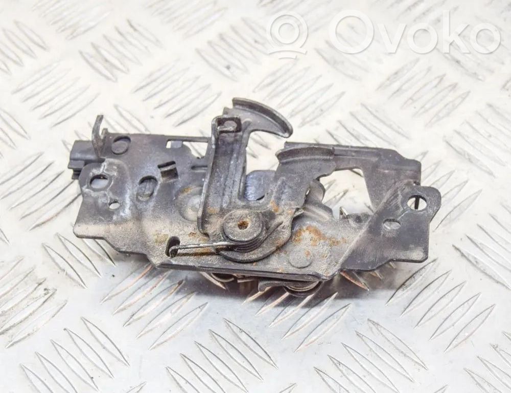 Ford Focus Dzinēja pārsega slēdzene 