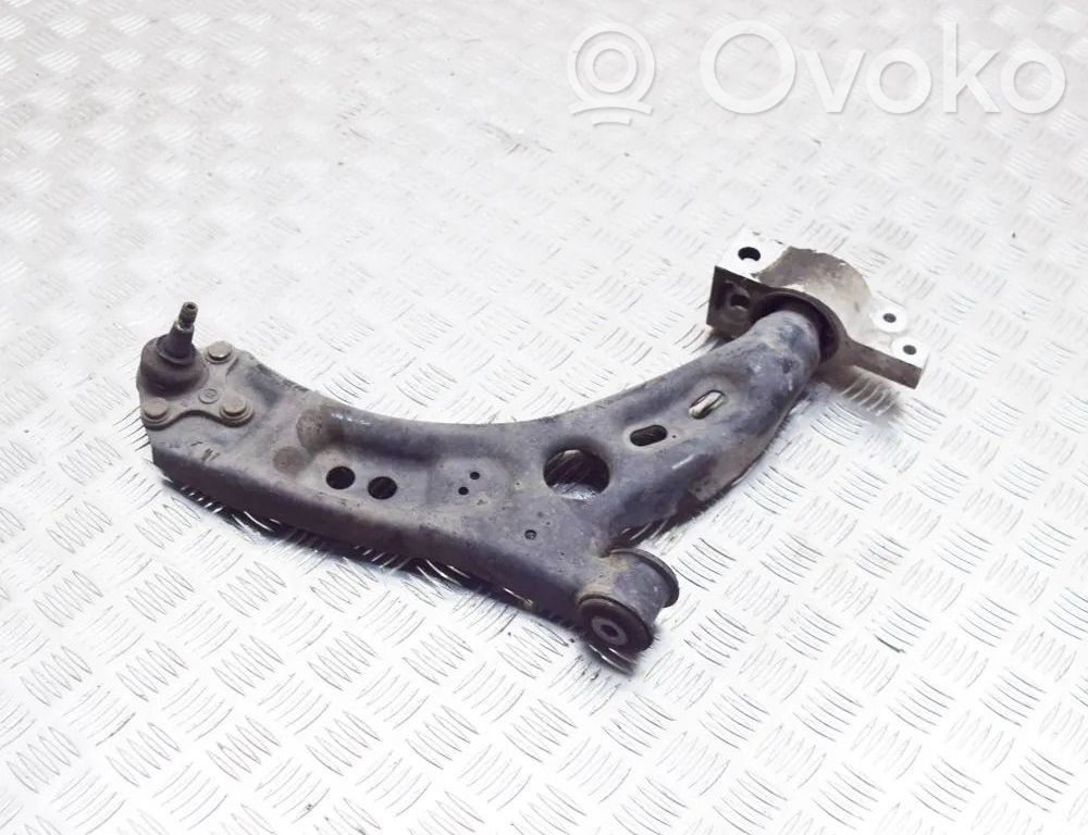 Volkswagen PASSAT B7 Front lower control arm/wishbone 