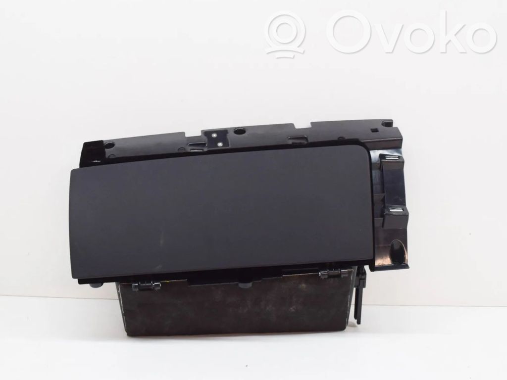 Glove box