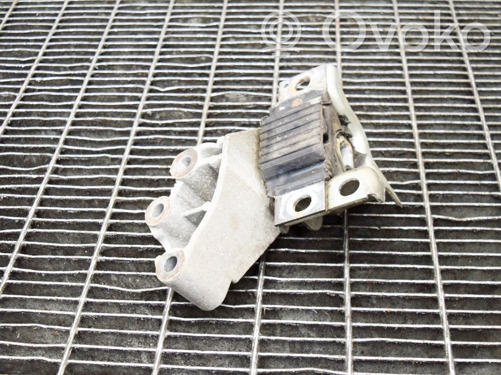 Engine mount bracket   1367173080