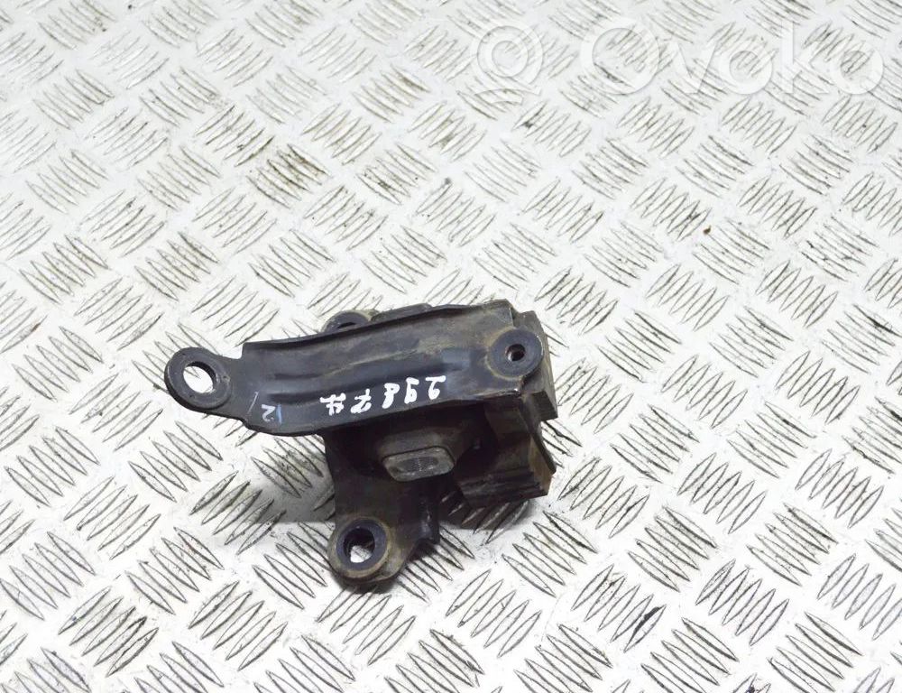 Mazda CX-3 Engine mount bracket 