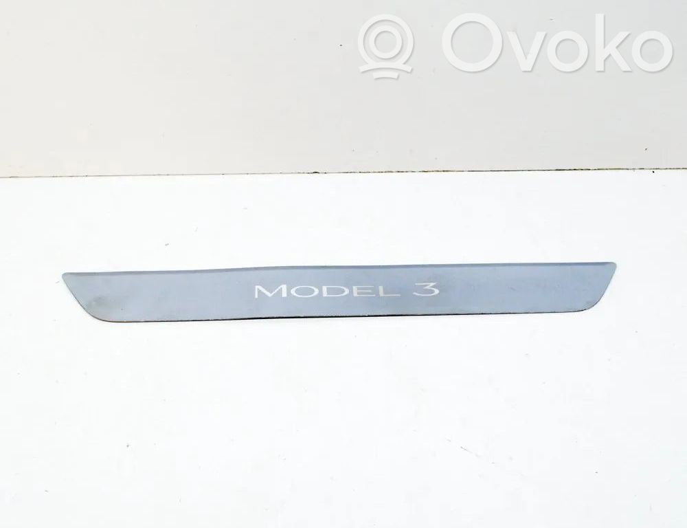 Tesla Model 3 Apărătoare prag față 