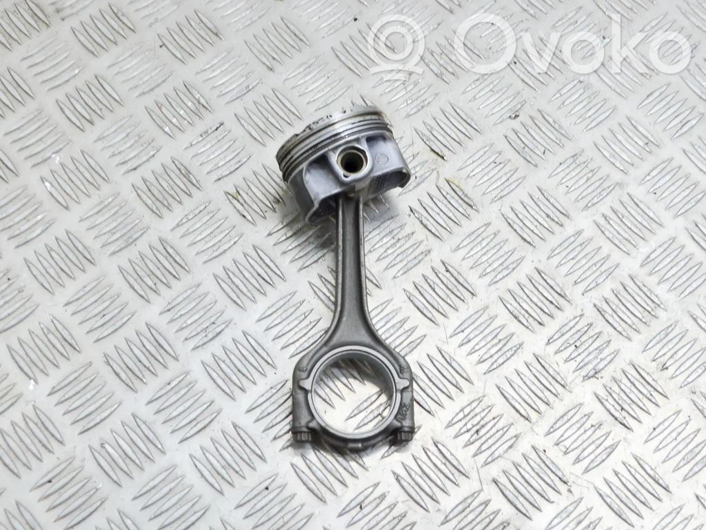 Audi A4 S4 B9 8W Piston