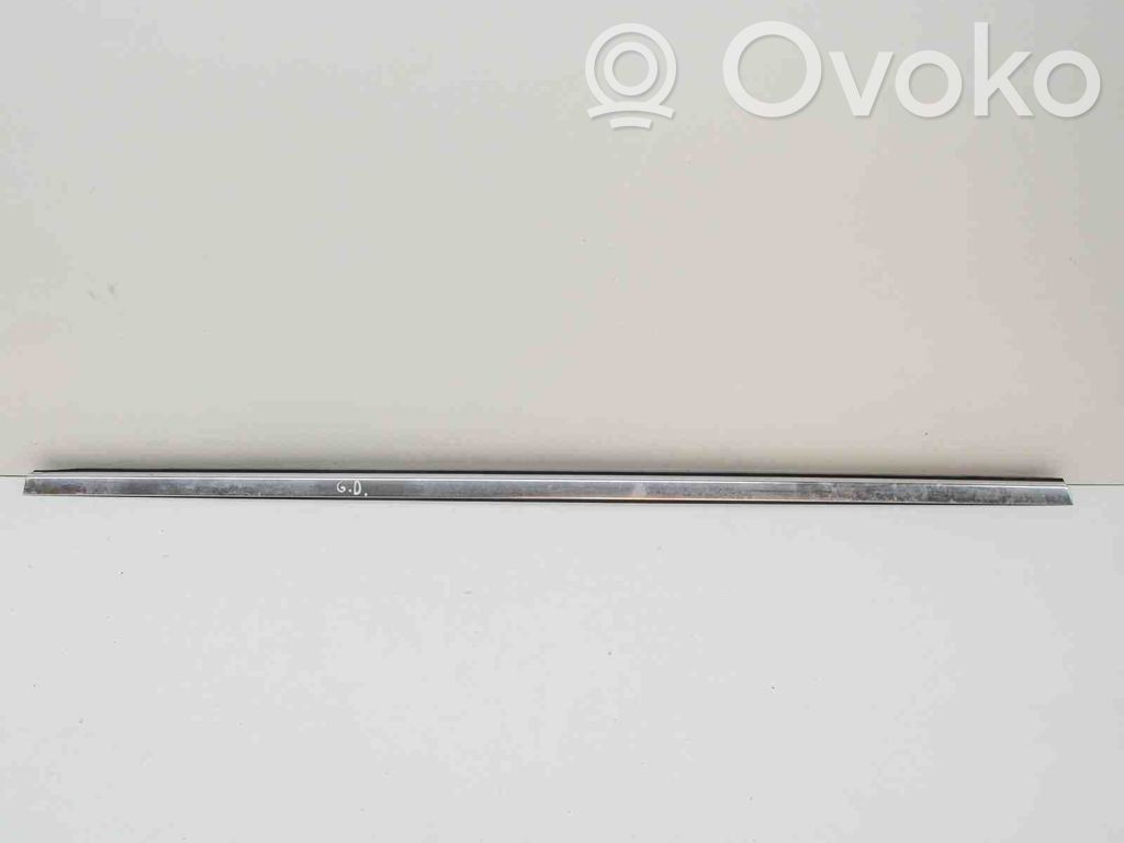 Mercedes-Benz A W176 Listwa / Uszczelka szyby drzwi tylnych 