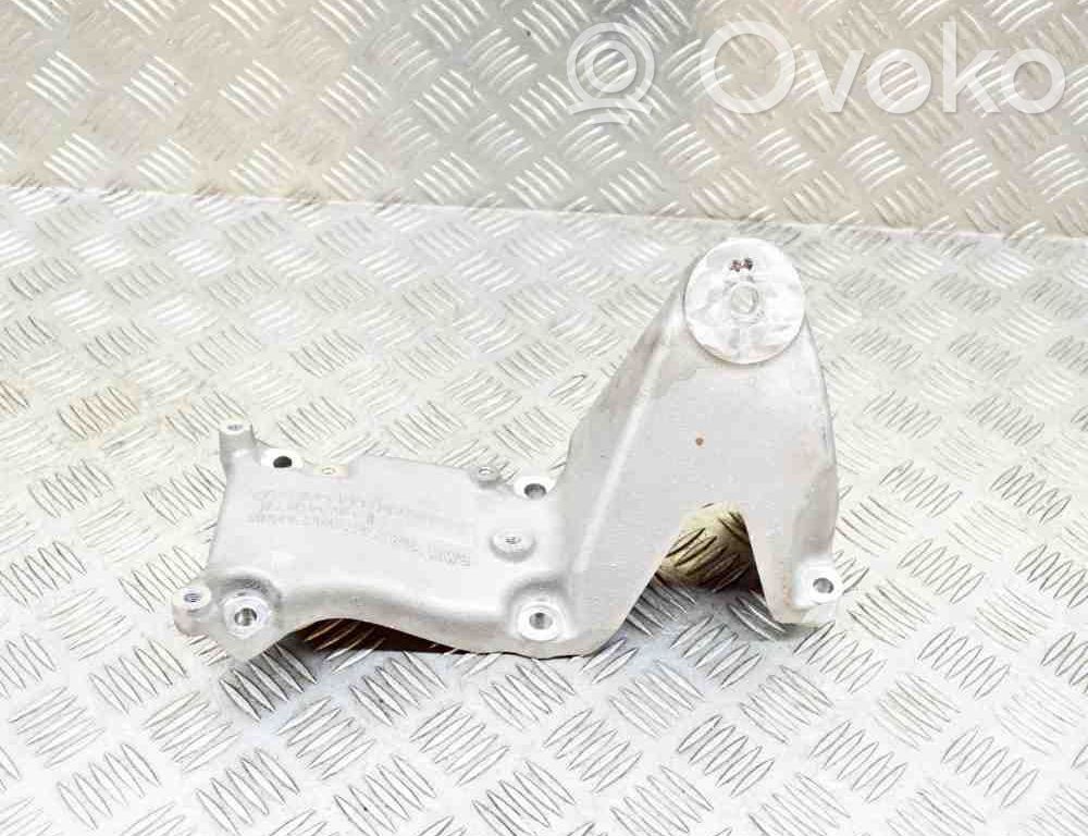 Porsche Cayenne (92A) Engine mounting bracket 