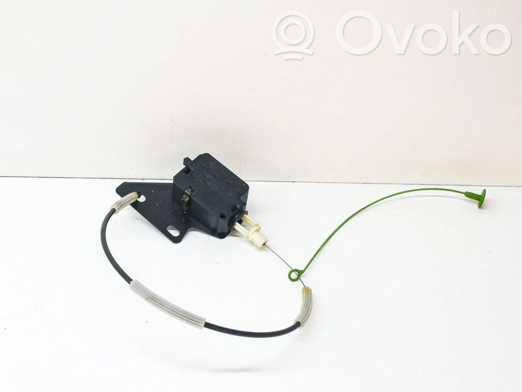 Fuel tank cap lock   6987635