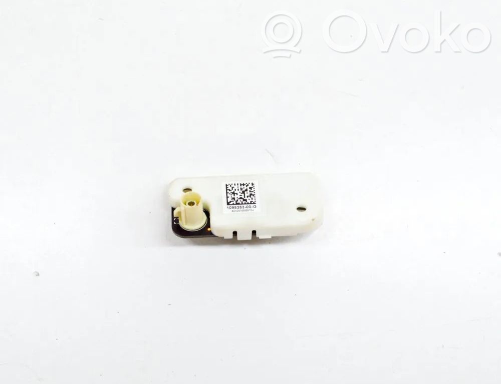 Tesla Model Y Windshield/windscreen camera 