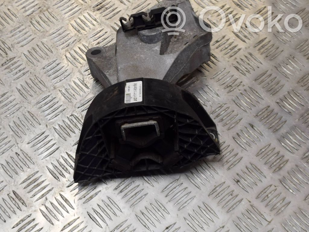 Renault Captur Engine mount bracket 