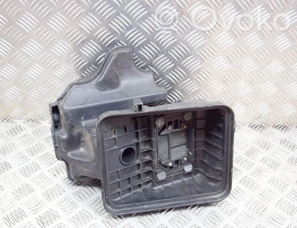 Mitsubishi Space Wagon Air filter box cover 