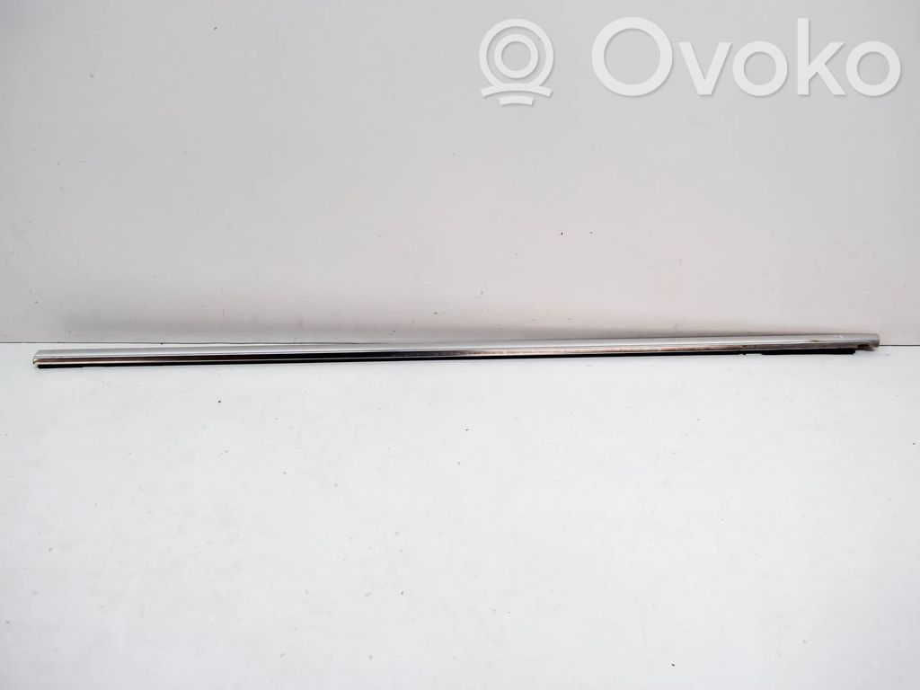 Volkswagen Touareg I Ornament geam ușă față 