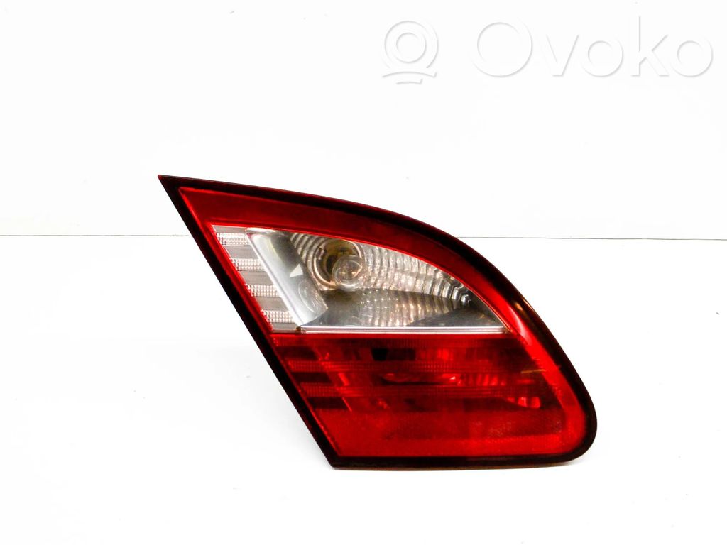 Tailgate rear/tail lights