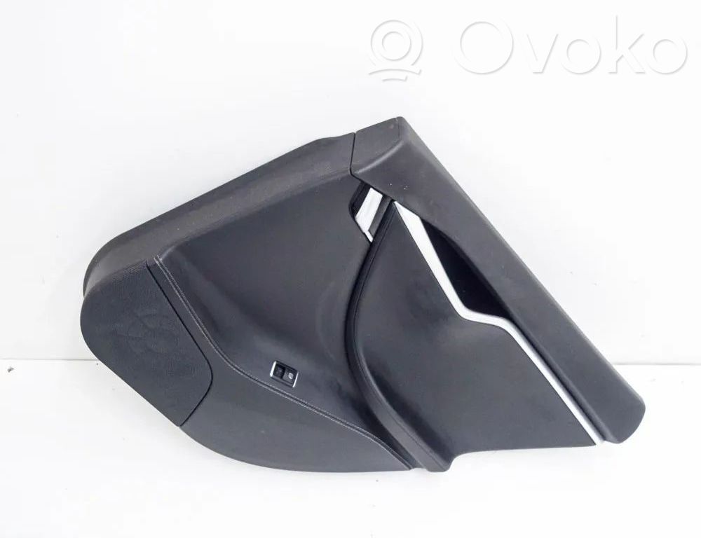 Apšuvums aizmugurējām durvīm   100810514L