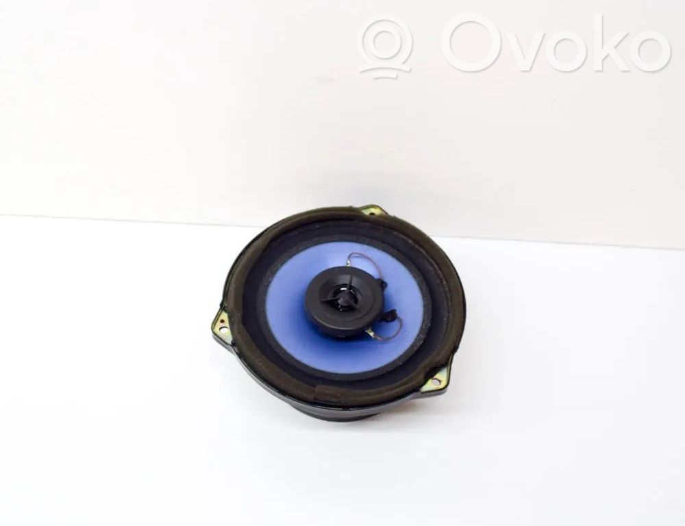 Altavoz de la puerta trasera   963403E000