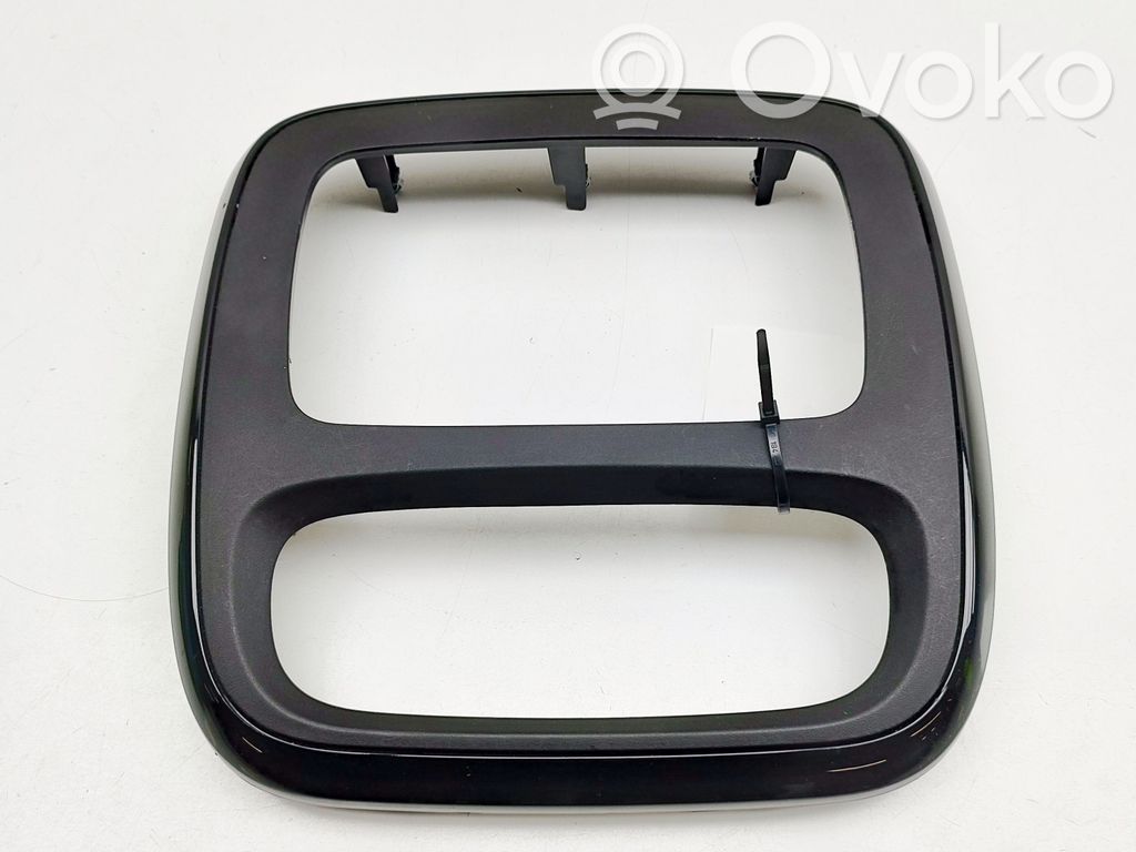 Opel Vivaro Rămă unitate radio/GPS 