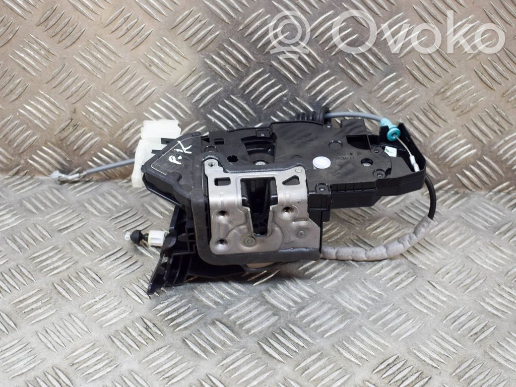 Mercedes-Benz A W177 Wkładka do zamka drzwi 