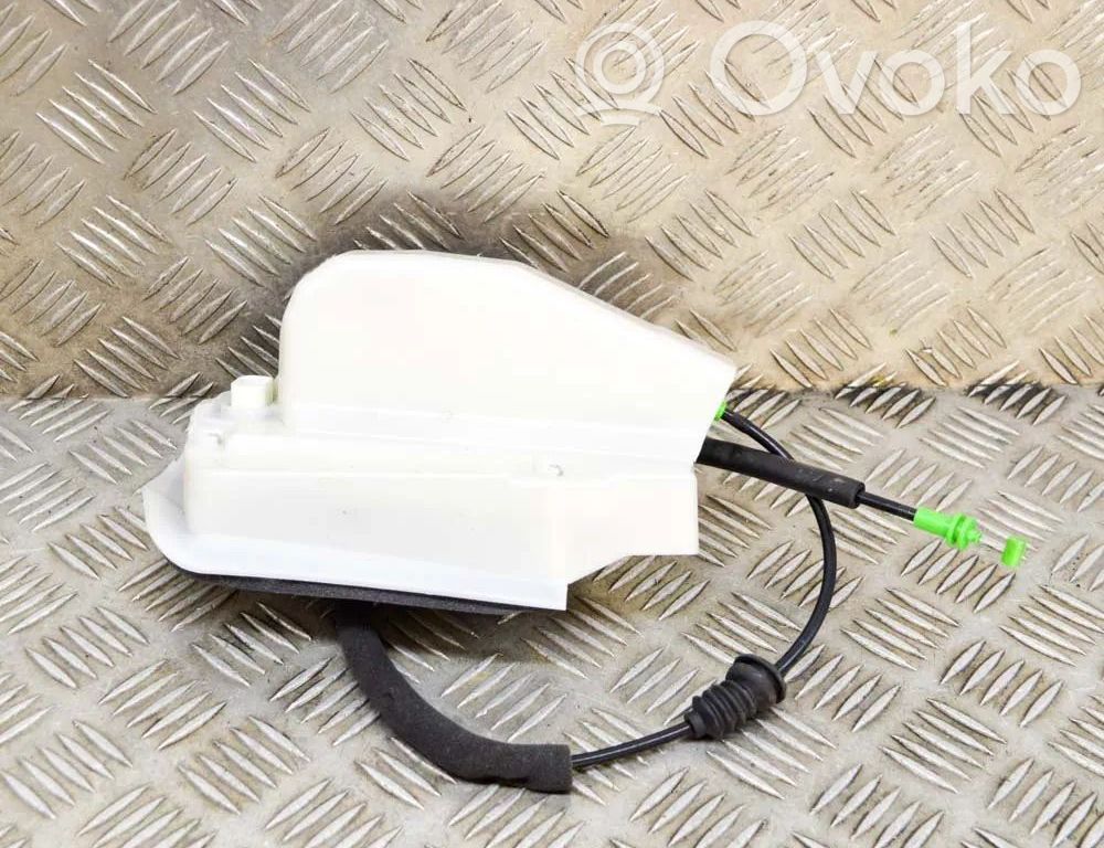 Priekšpusē slēdzene   150067301B