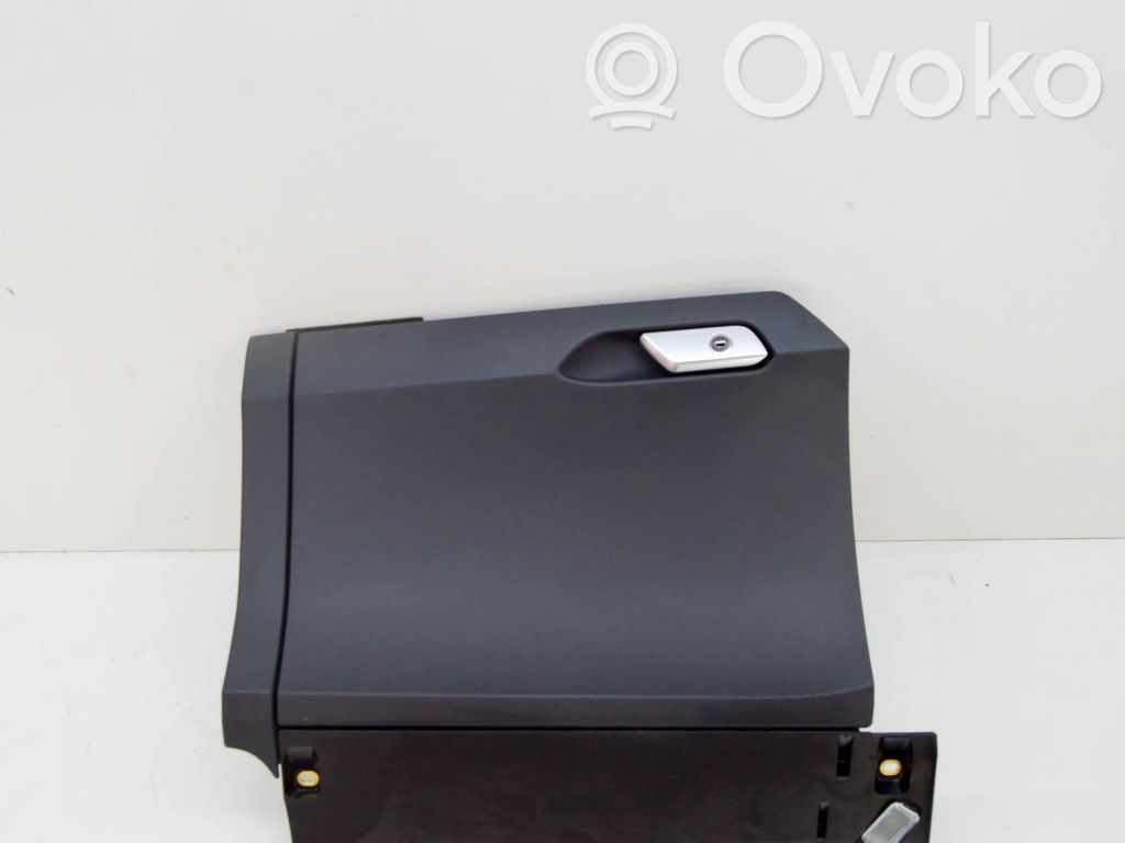 Audi e-tron Glove box 