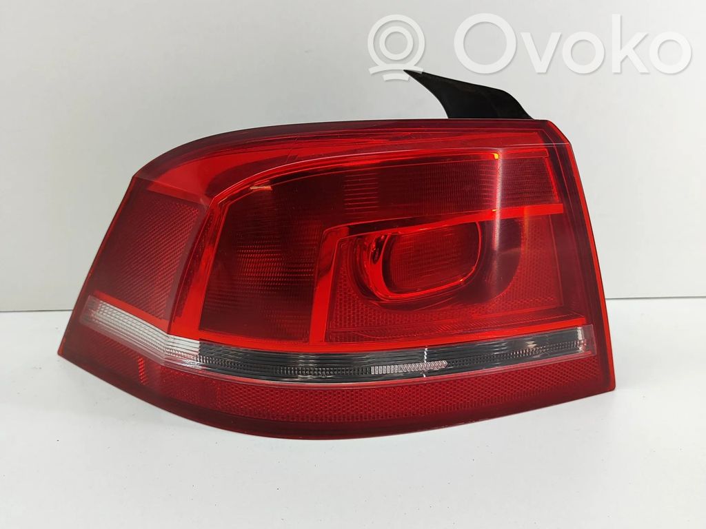 Volkswagen PASSAT B7 Lampa tylna 