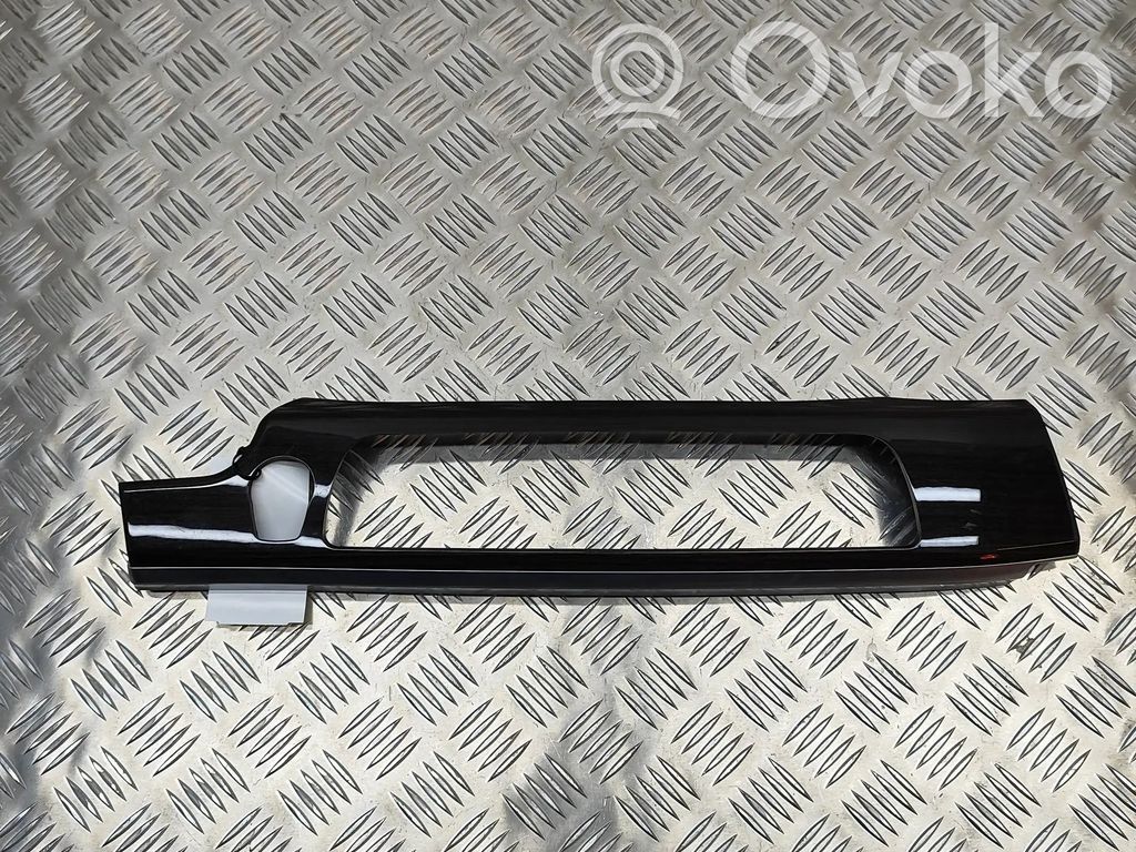 BMW 7 F01 F02 F03 F04 Kojelaudan hansikaslokeron lista
