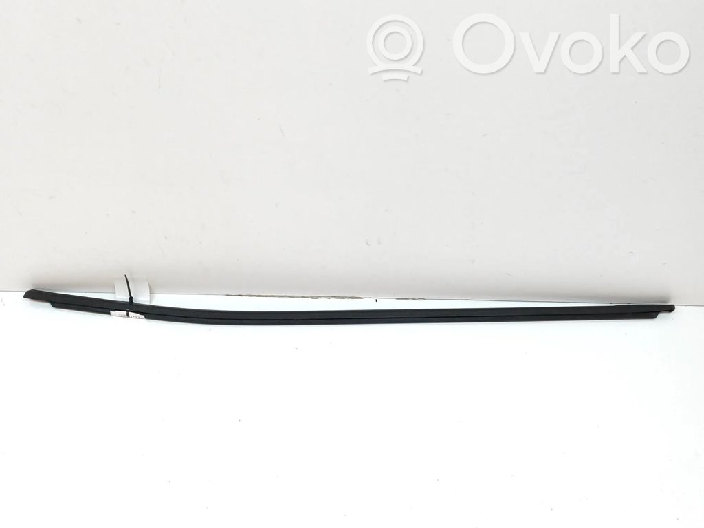 Listwa / Uszczelka szyby drzwi   11A837477B