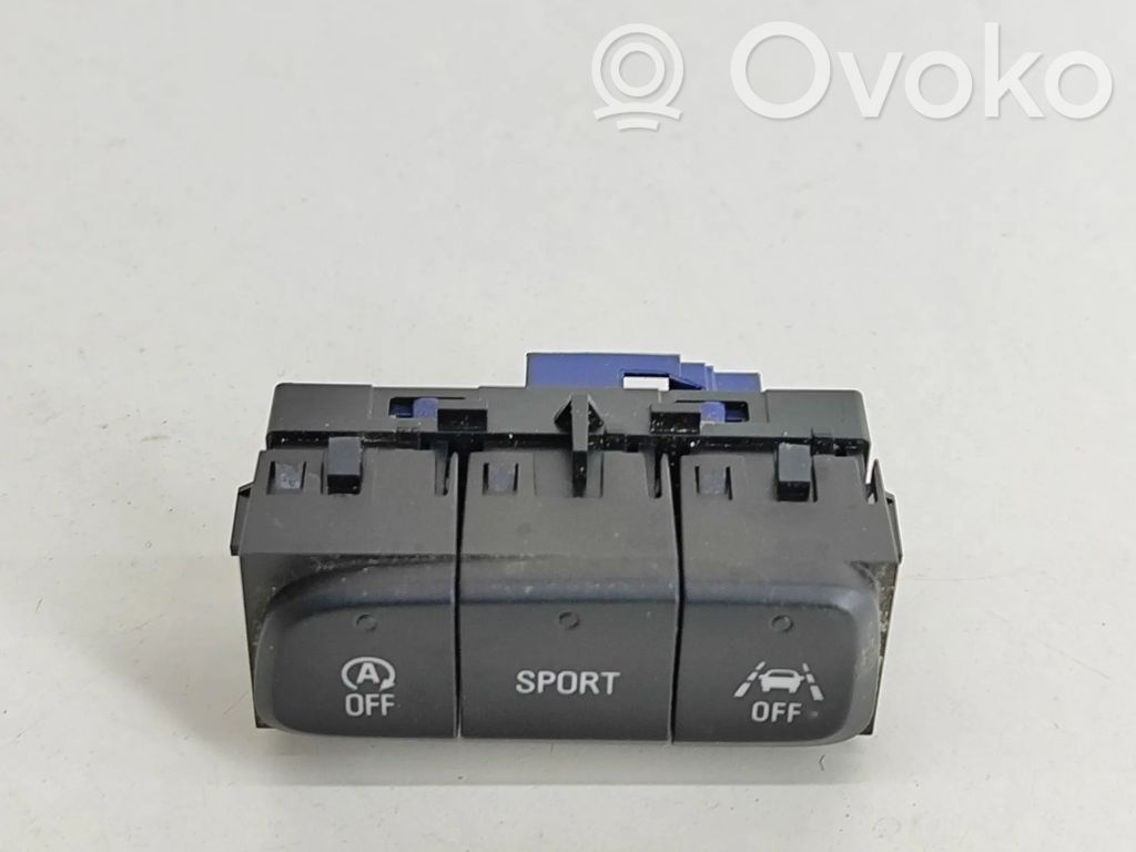 Opel Corsa F Un conjunto de interruptores 